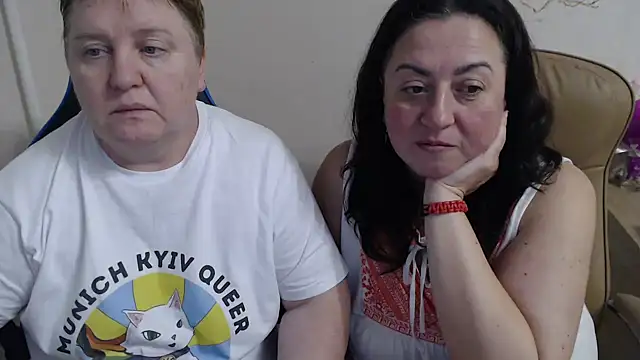 Bertie Adeline online show from December 13, 8:04 pm