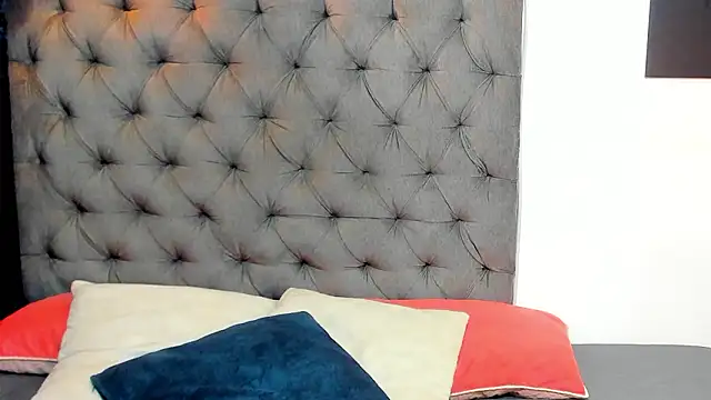 nahiroby ebony online show from March 3, 5:42 pm