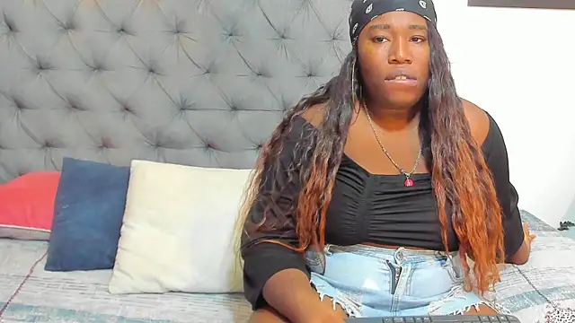 nahiroby ebony online show from April 10, 5:42 pm