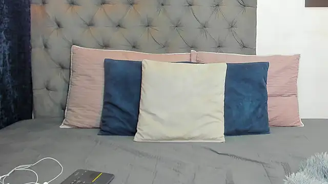 nahiroby ebony online show from March 28, 3:13 pm