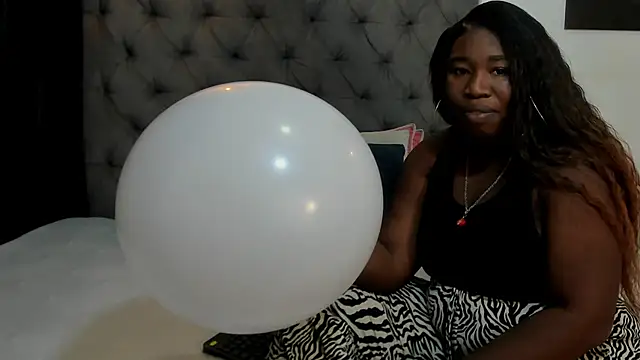 nahiroby ebony online show from March 18, 5:47 pm