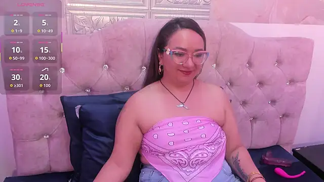 Snapshot of leyla_smithh chatting on September 20, 12:21 pm leyla smithh online show from September 20, 12:21 pm