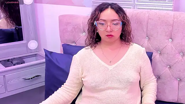 Snapshot of leyla_smithh chatting on October 11, 12:17 pm leyla smithh online show from October 11, 12:17 pm