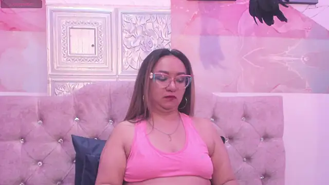 Snapshot of leyla_smithh chatting on October 17, 12:29 pm leyla smithh online show from October 17, 12:29 pm