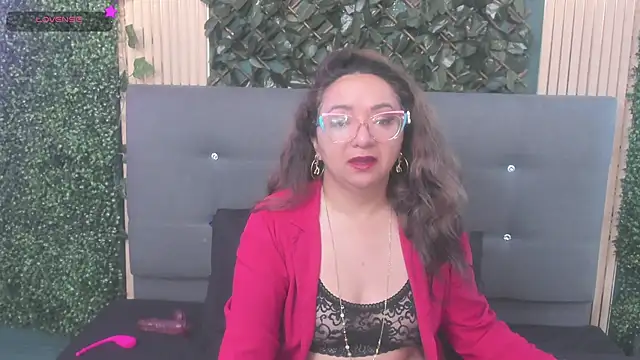 Snapshot of leyla_smithh chatting on September 12, 12:16 pm leyla smithh online show from September 12, 12:16 pm