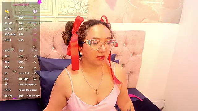 Snapshot of leyla_smithh chatting on October 15, 12:35 pm leyla smithh online show from October 15, 12:35 pm