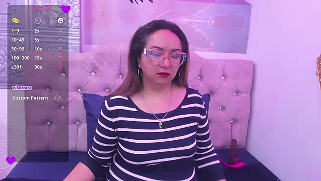 Snapshot of leyla_smithh chatting on October 18, 12:18 pm leyla smithh online show from October 18, 12:18 pm