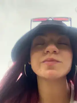 Red kytty6 online show from March 4, 5:42 pm