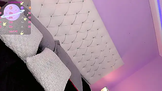 DaniielaV online show from December 2, 1:35 pm