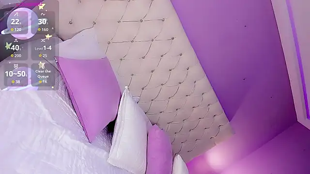 DaniielaV online show from March 1, 1:00 pm