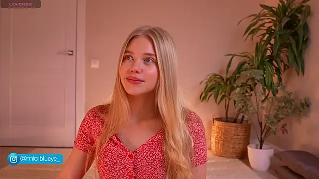 Miablueye online show from November 2, 1:16 pm