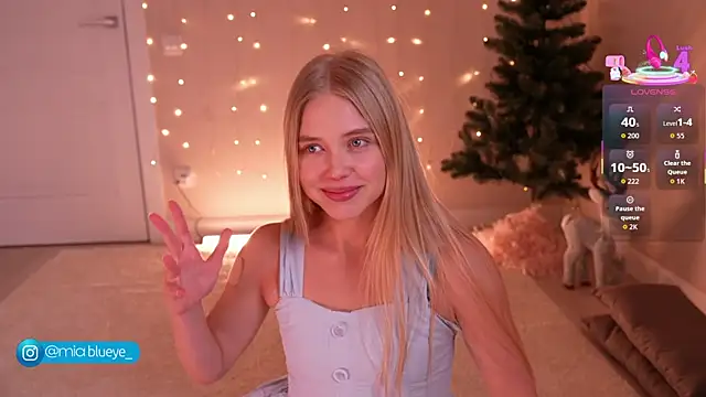 Miablueye online show from December 16, 2:54 pm