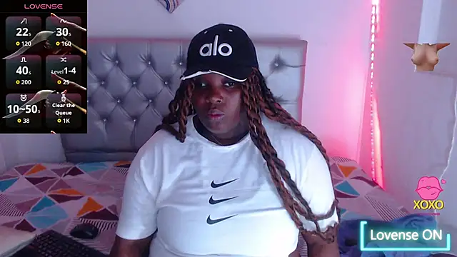 Snapshot of ebony_NeighborMoans chatting on November 6, 3:21 am ebony NeighborMoans online show from November 6, 3:21 am