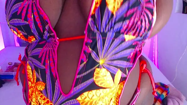 Snapshot of ebony_NeighborMoans chatting on October 23, 3:16 am ebony NeighborMoans online show from October 23, 3:16 am