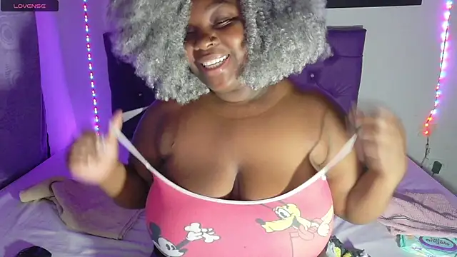 ebony NeighborMoans online show from April 18, 3:20 am