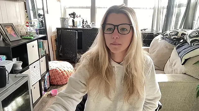 Snapshot of playwithdakota chatting on November 11, 3:40 pm playwithdakota online show from November 11, 3:40 pm