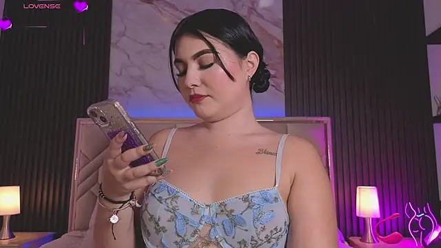 Snapshot of MiaaFarrel chatting on May 21, 7:22 pm MiaaFarrel online show from May 21, 7:22 pm