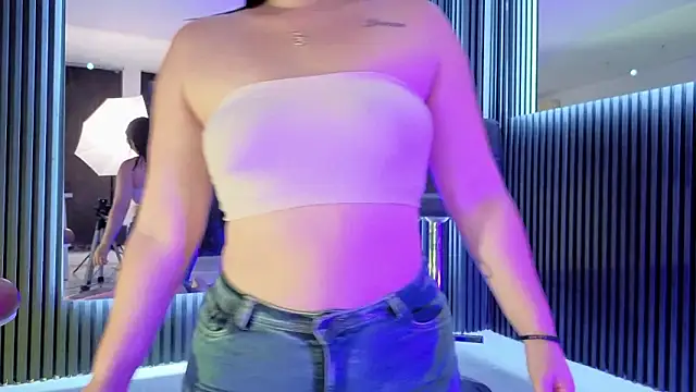 MiaaFarrel online show from February 20, 3:36 pm