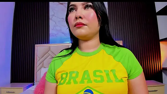 MiaaFarrel online show from December 15, 6:25 pm