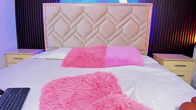 MiaaFarrel online show from December 17, 7:19 pm