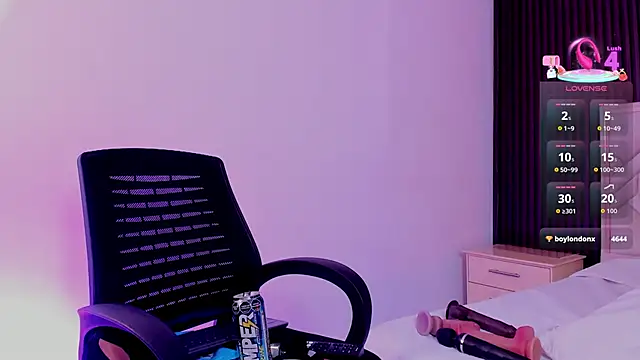 MiaaFarrel online show from October 26, 8:15 am