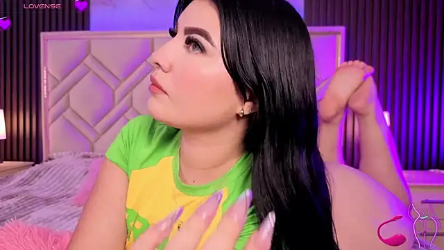 MiaaFarrel online show from March 31, 7:16 pm