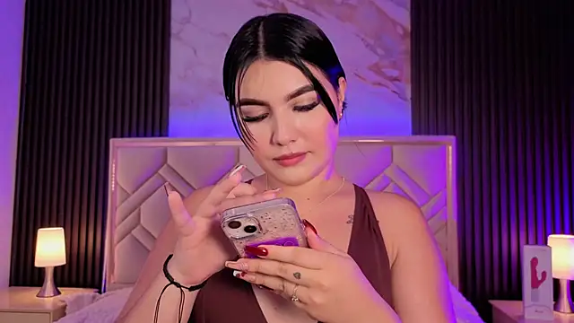 MiaaFarrel online show from April 10, 6:59 pm