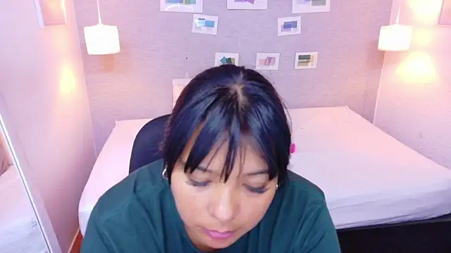 Snapshot of fat_naughtyass chatting on May 18, 12:32 pm fat naughtyass online show from May 18, 12:32 pm