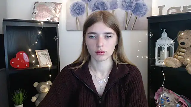 JuiceLips   online show from September 30, 10:32 am