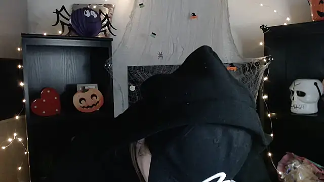 JuiceLips   online show from November 2, 9:14 am