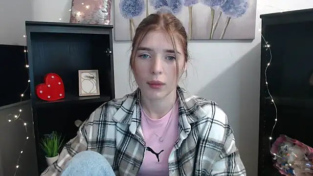 JuiceLips   online show from November 19, 1:55 pm