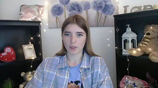 JuiceLips   online show from September 19, 9:46 am