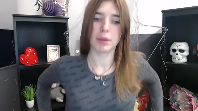 JuiceLips   online show from November 11, 2:45 pm