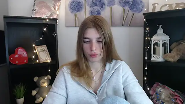 JuiceLips   online show from October 9, 9:21 am