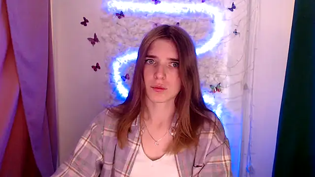 JuiceLips   online show from September 23, 7:15 am