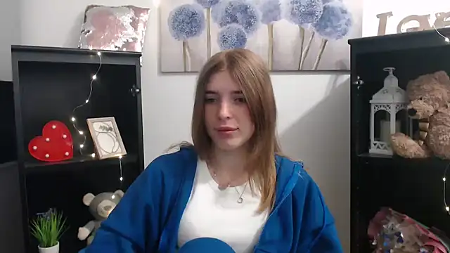 JuiceLips   online show from October 7, 2:40 pm