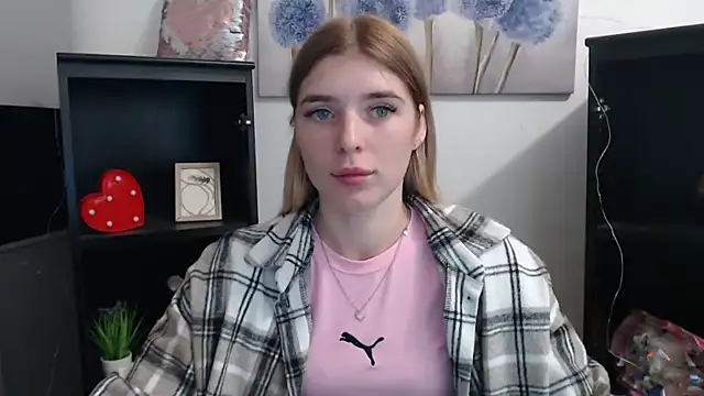 JuiceLips   online show from November 25, 3:01 pm