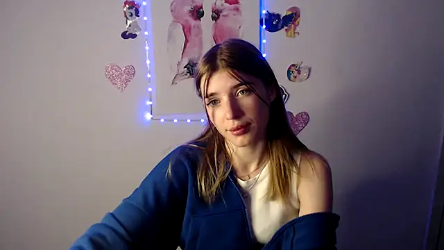 JuiceLips   online show from October 2, 1:25 pm