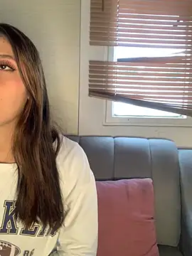 KloePink  online show from December 4, 12:04 pm