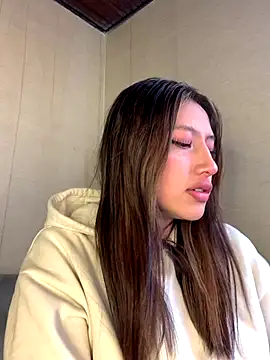 KloePink  online show from December 5, 1:10 pm