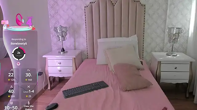 Snapshot of SkinnyGirl_28 chatting on February 24, 7:48 pm SkinnyGirl 28 online show from February 24, 7:48 pm