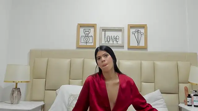 Snapshot of SkinnyGirl_28 chatting on January 5, 7:28 pm SkinnyGirl 28 online show from January 5, 7:28 pm