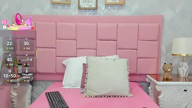 Snapshot of SkinnyGirl_28 chatting on November 8, 11:47 am SkinnyGirl 28 online show from November 8, 11:47 am