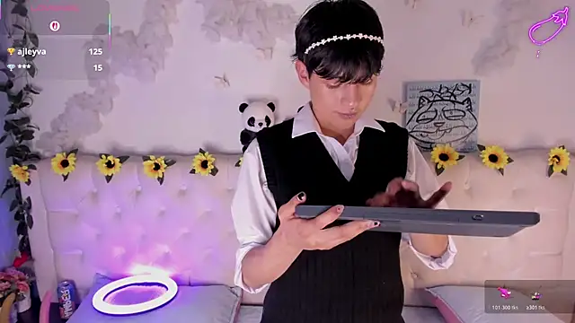 Snapshot of AleAurarashi chatting on February 3, 6:22 am AleAurarashi online show from February 3, 6:22 am