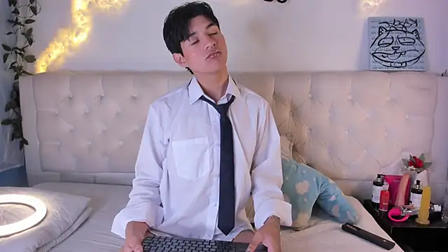 Snapshot of AleAurarashi chatting on December 20, 3:53 am AleAurarashi online show from December 20, 3:53 am