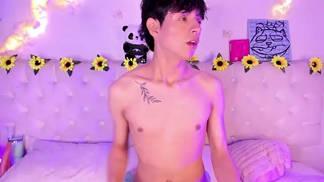 Snapshot of AleAurarashi chatting on February 25, 2:01 am AleAurarashi online show from February 25, 2:01 am