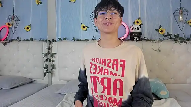 AleAurarashi online show from December 2, 5:53 am