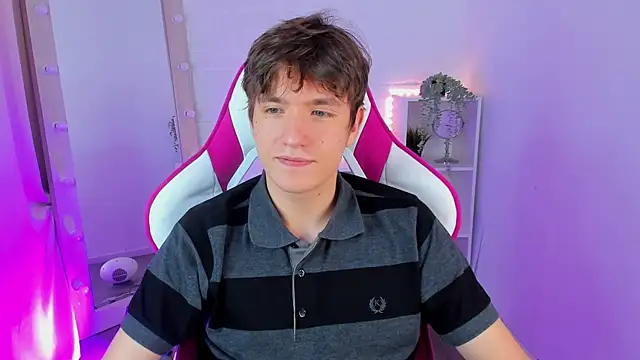 Snapshot of Ethan_Rivers chatting on October 2, 9:07 pm Ethan Rivers online show from October 2, 9:07 pm