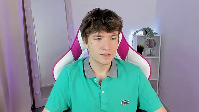 Snapshot of Ethan_Rivers chatting on October 12, 8:43 pm Ethan Rivers online show from October 12, 8:43 pm