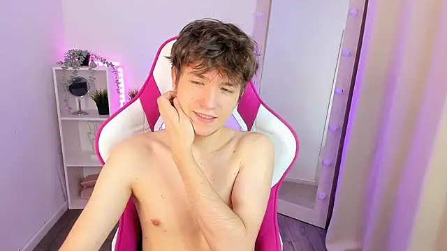 Snapshot of Ethan_Rivers chatting on October 16, 8:50 pm Ethan Rivers online show from October 16, 8:50 pm